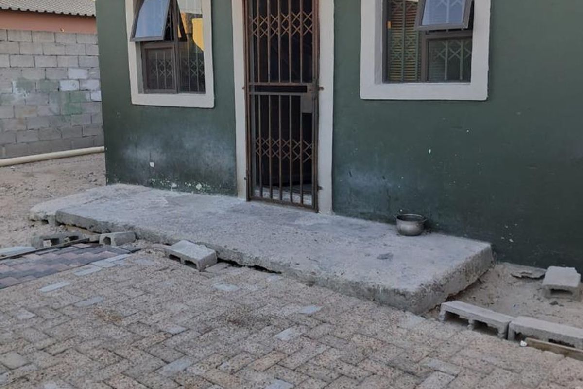 Charming 2-Bedroom House with Spacious Flat - R680,000 - Photo 4