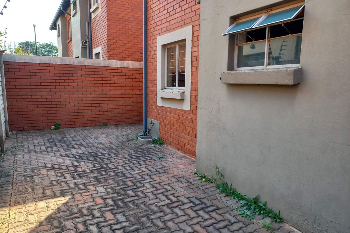 Two bedroom town house for sale in Andeon Pretoria West - Photo 4