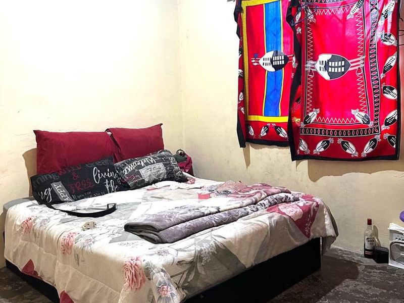 Comfortable 2-Bedroom Home in Esikhawini - Photo 5