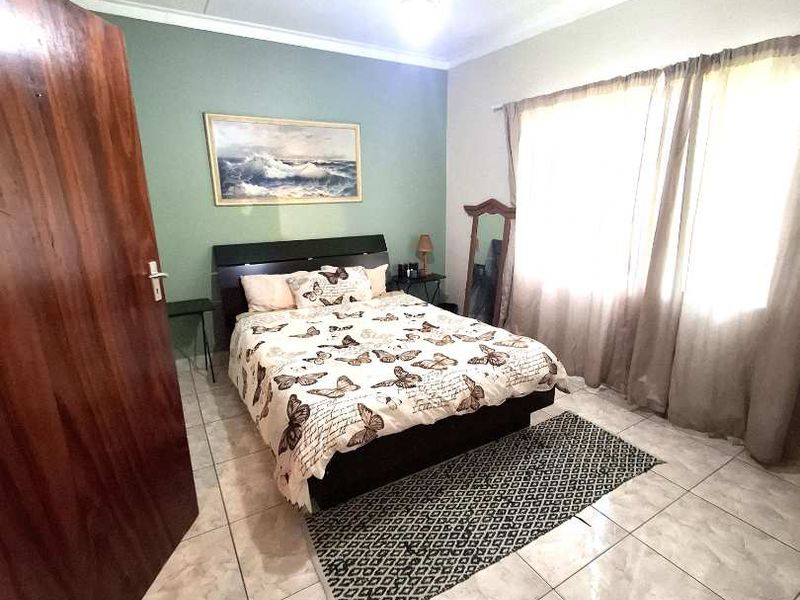 Spacious Family Home set in a tranquil setting - Photo 6