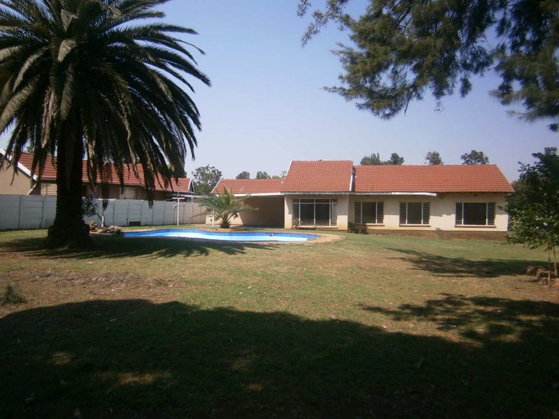 4 Bedroom House to Rent in Brackenhurst - Photo 4