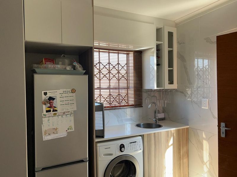 Clayville - R 950 000 Neat Family Home ! - Photo 5