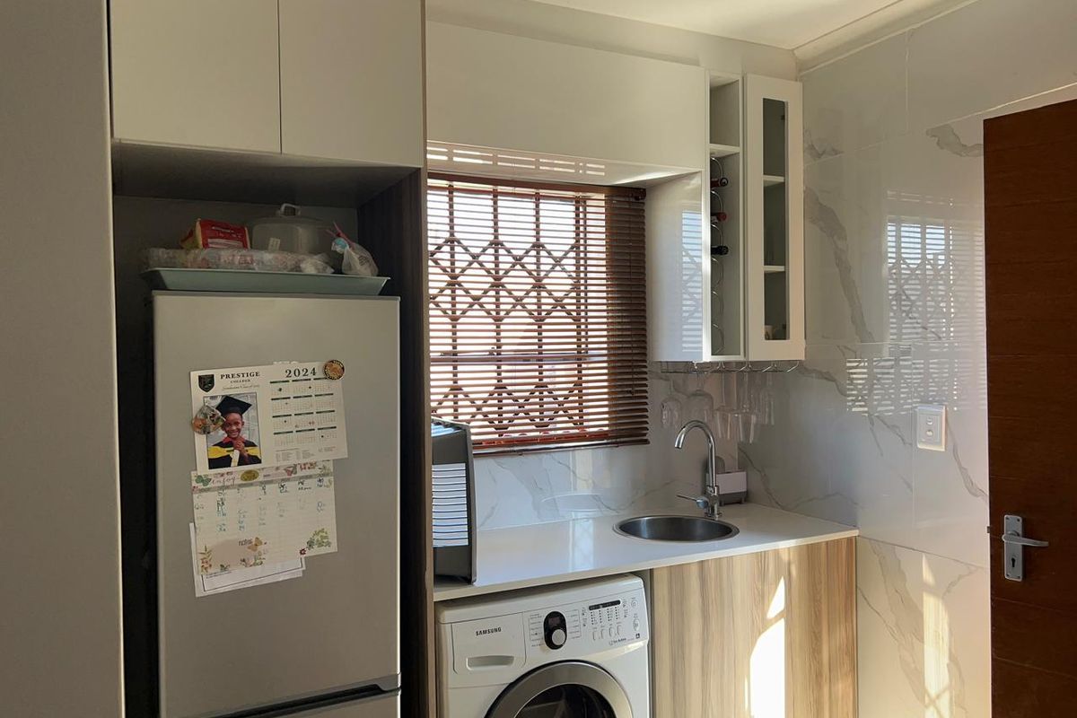 Clayville - R 950 000 Neat Family Home ! - Photo 5