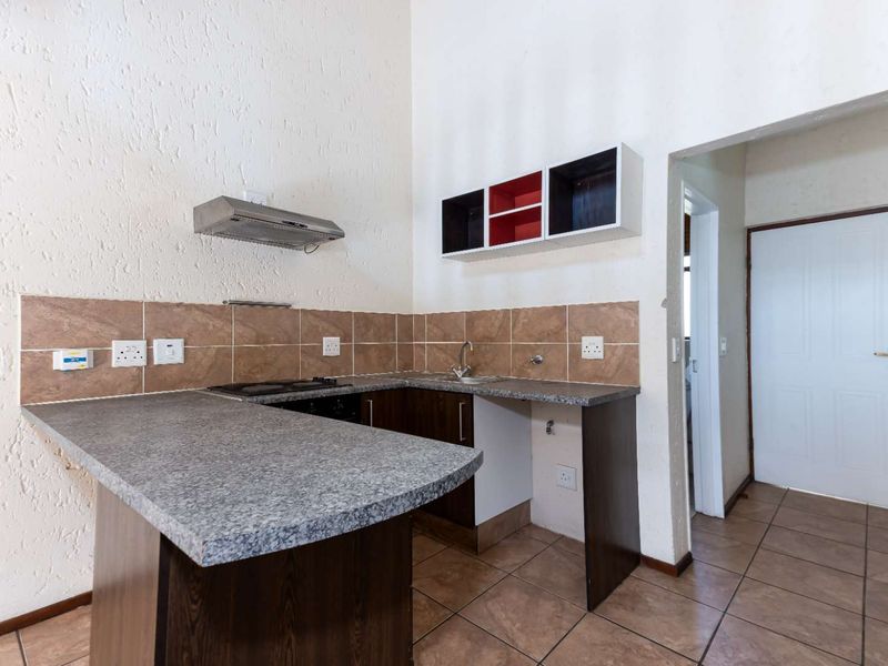 TOP FLOOR LOFT APARTMENT, BOASTING LOADS OF NAURAL LIGHT AND IN A FANTASTIC LOCATION - Photo 6