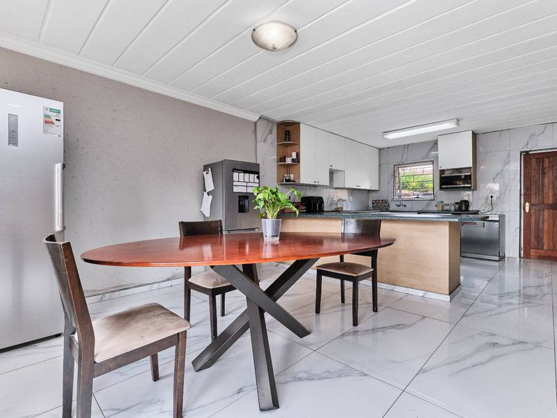 Your 3 bed, 2 bath Ferndale Dream Townhouse Awaits! - Photo 9