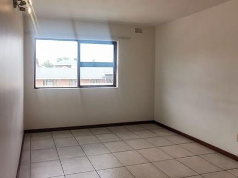 Sunny One Bedroom Apartment - Northcliff Hermanus - Photo 7