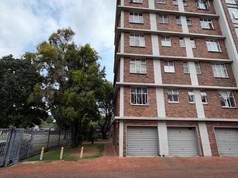 Spacious 3-Bedroom Apartment in Rietfontein for Sale - Photo 2