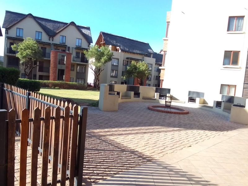 2-bedroom Apartment in a security complex - Photo 3