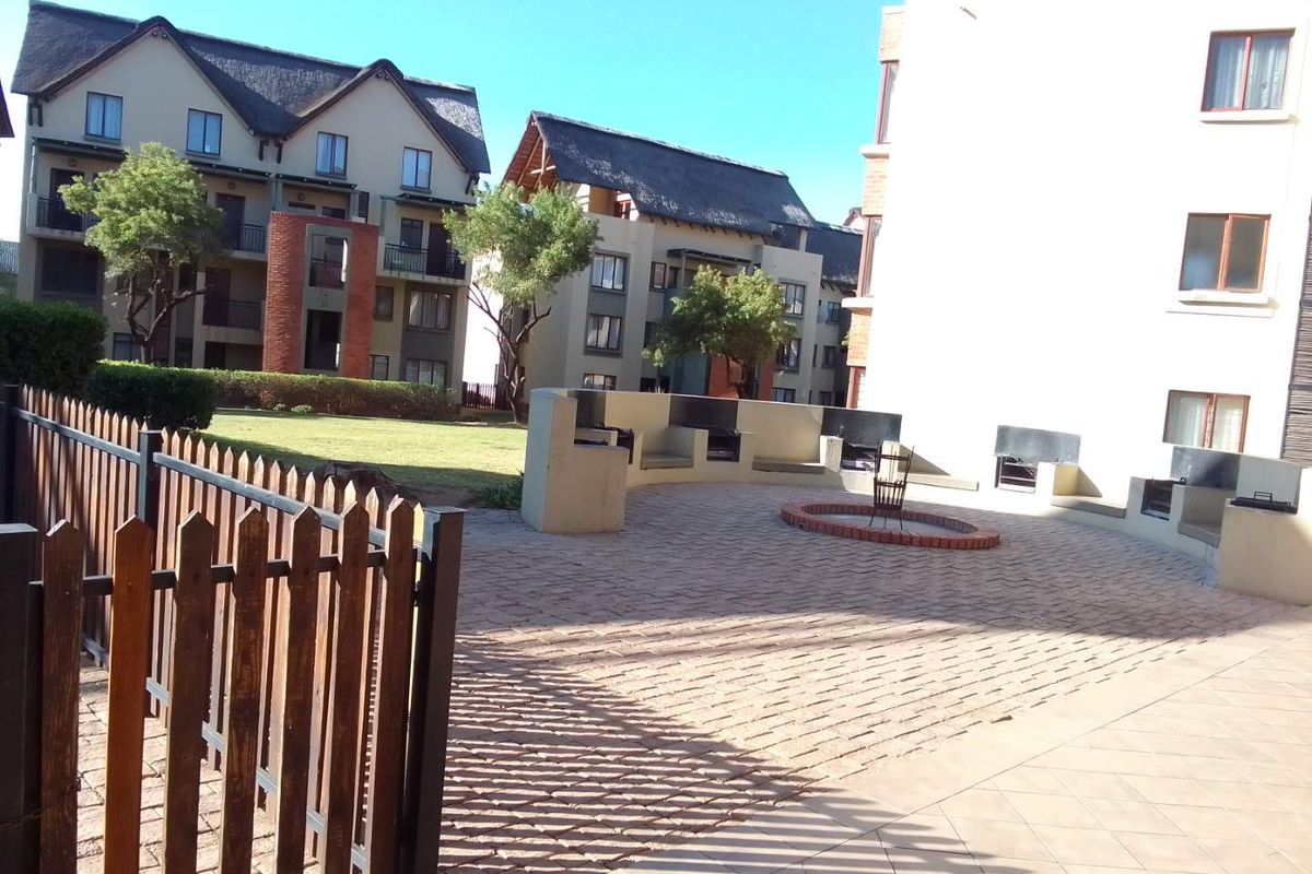 2-bedroom Apartment in a security complex - Photo 3