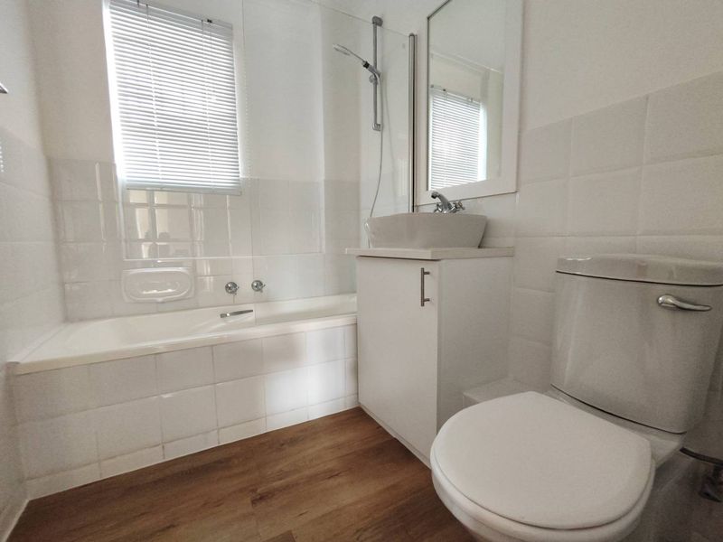 Renovated 2 bedroomed apartment in Claremont Upper - Photo 7