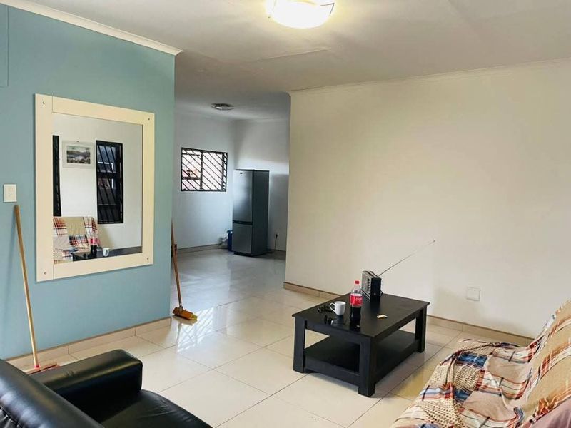 A warm and welcoming home offering practical living spaces and excellent value for money! - Photo 8