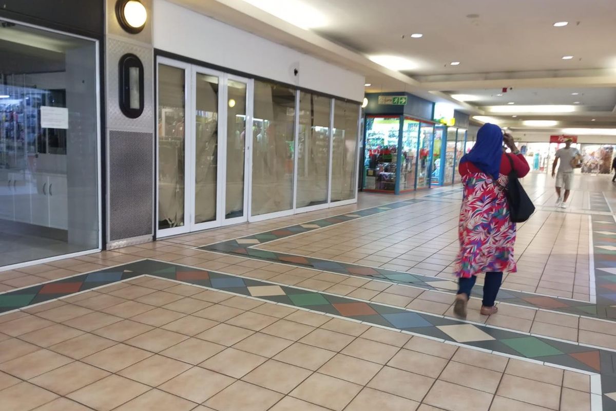 Prime retail space to let - Photo 5