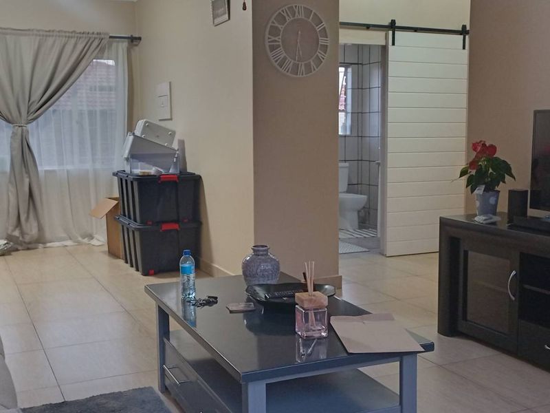 "Spacious 2-Bed, 1 Bath Townhouse in Prime Location " - Photo 8