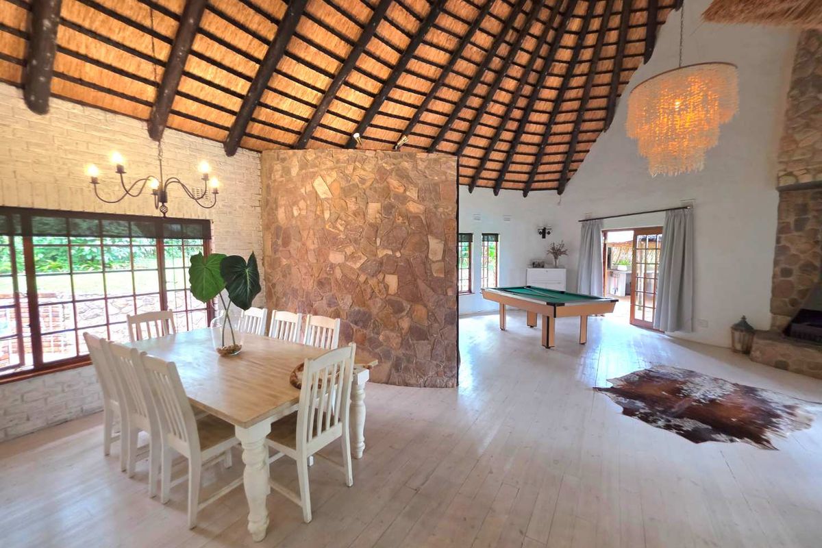 Large 4 Bedroom Family Home in Schooling Suburb of Hillcrest! - Photo 4