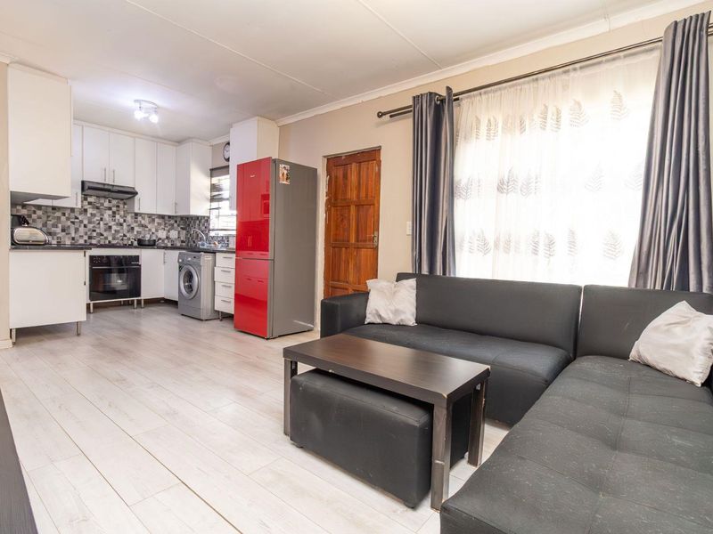 Your Perfect Family Retreat Awaits in Honeydew - Photo 8