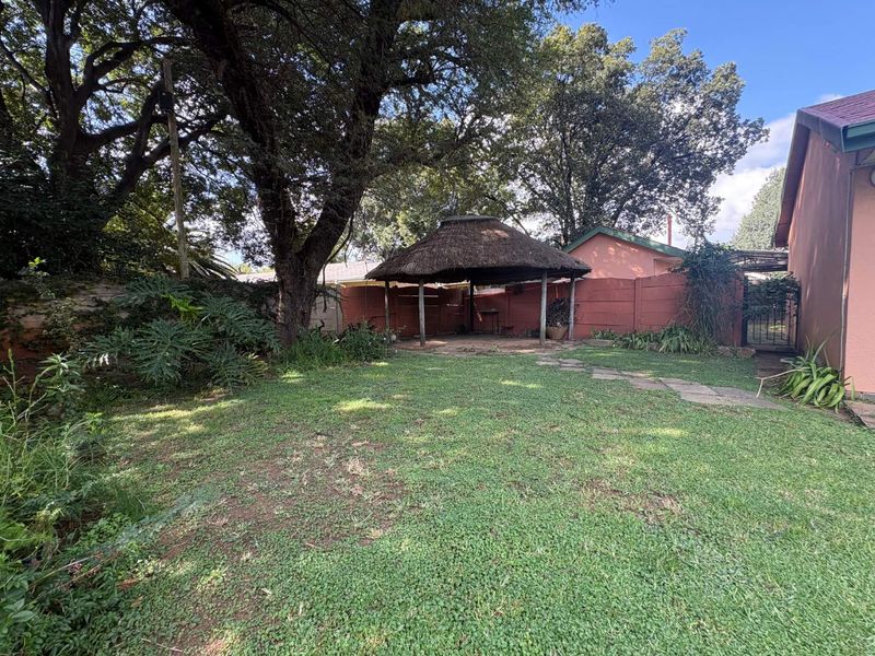 Spacious, Secure & Full of Charm - A Perfect Family Retreat - Photo 5