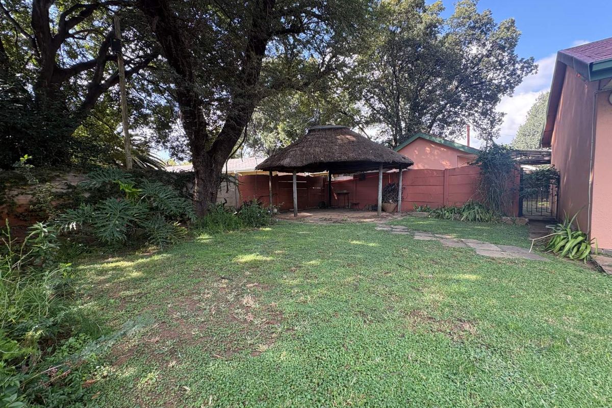 Spacious, Secure & Full of Charm - A Perfect Family Retreat - Photo 5