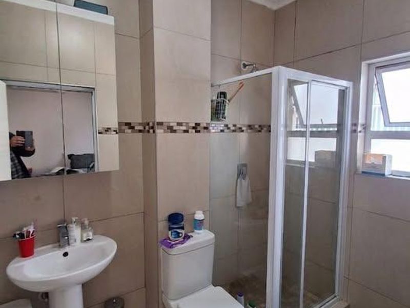 2 Bedroom Apartment To Let In Pionierspark Ext 1 - Photo 7