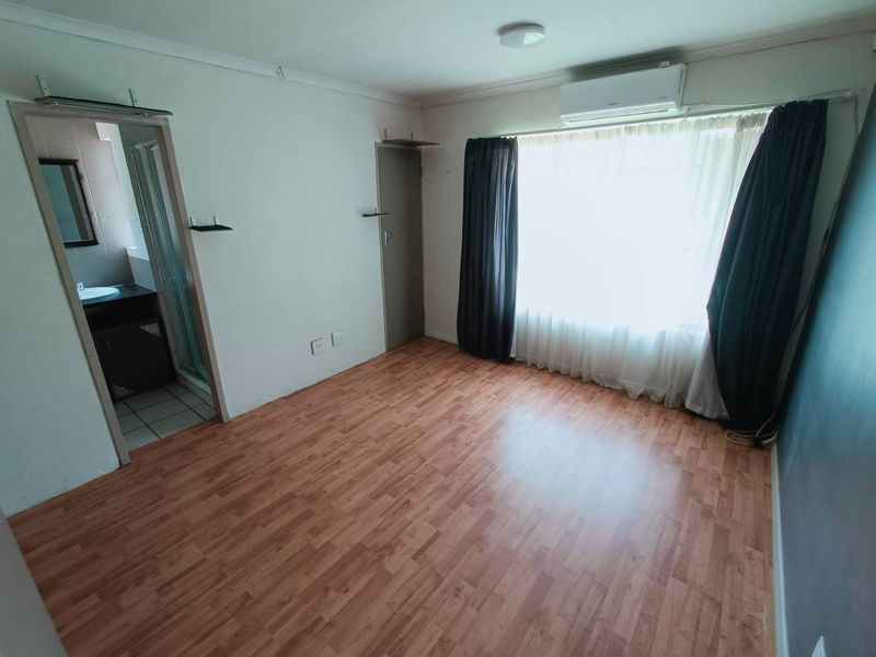 BEAUTIFUL TOWNHOUSE IN SECURE COMPLEX FOR SALE!!!! - Photo 9