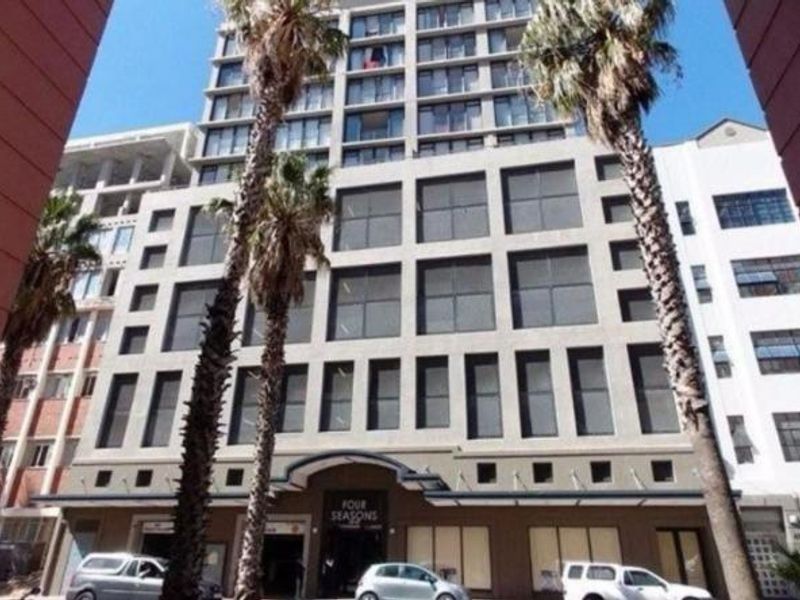 Executive Large One Bedroom Apartment - Furnished - Photo 2