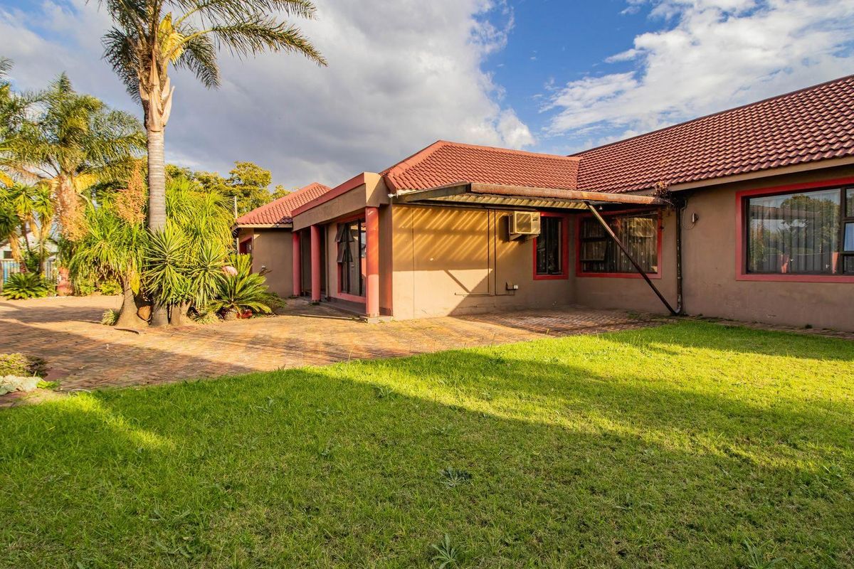 Your Ideal Home: Elegance, Convenience, and Comfort! - Photo 3