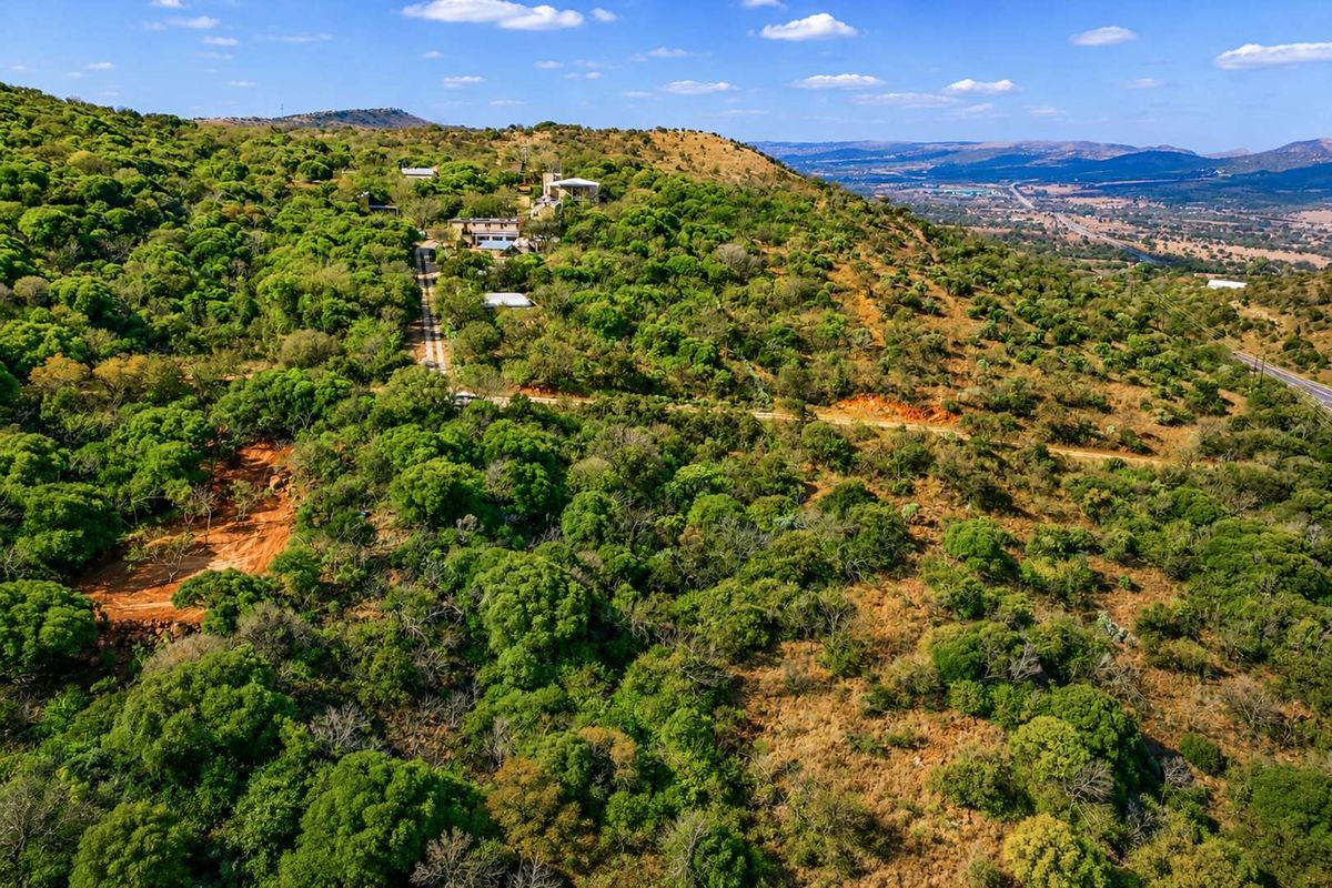 Own 4 Hectares with Panoramic Views over Hartbeespoort Dam - Photo 3