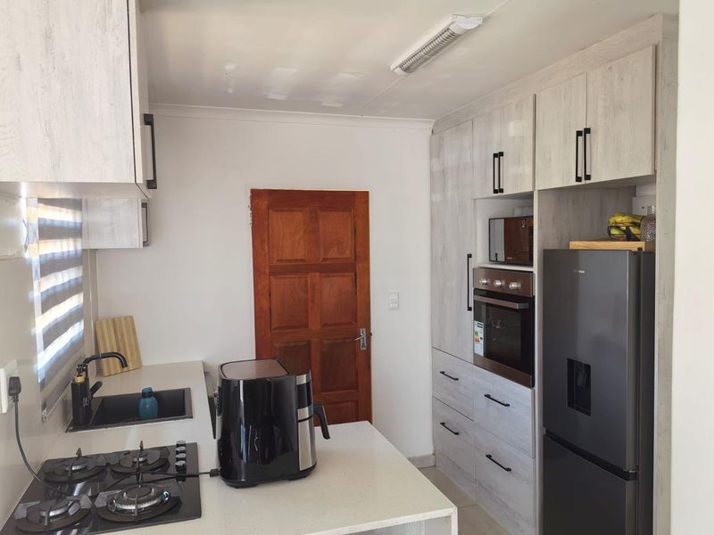 Three Bedroom House for Sale - Photo 5