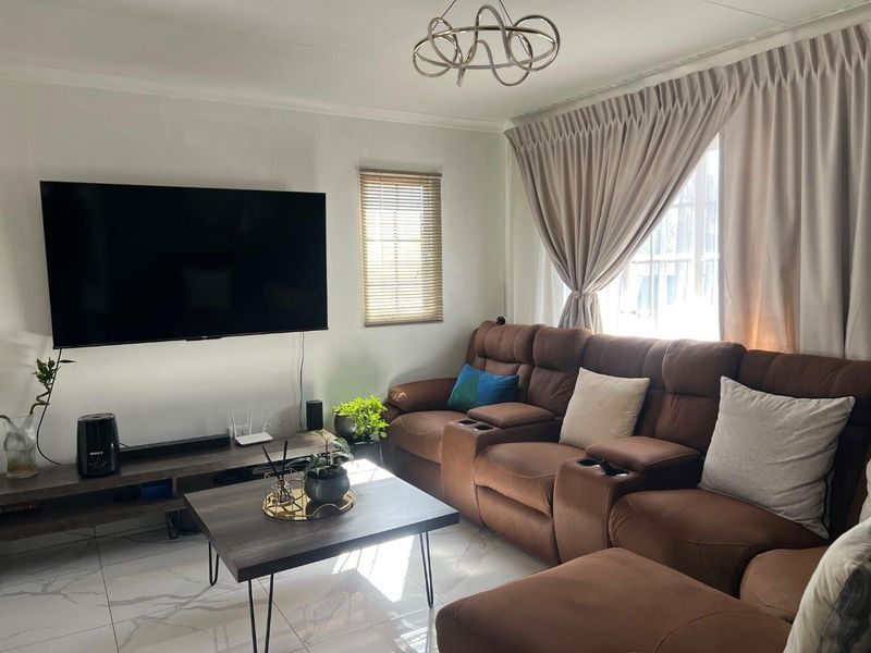 Modern & Secure 3-Bedroom Family Home in Sky City / Palm Ridge - Photo 3