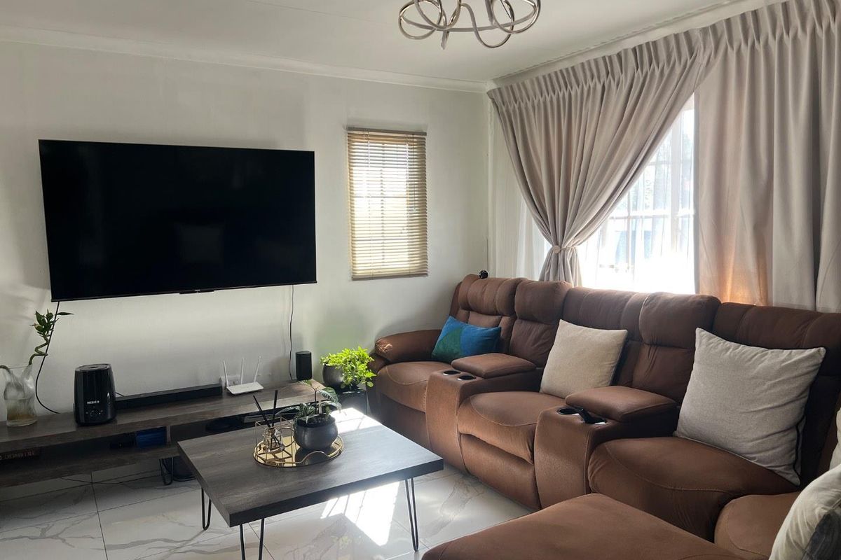 Modern & Secure 3-Bedroom Family Home in Sky City / Palm Ridge - Photo 3