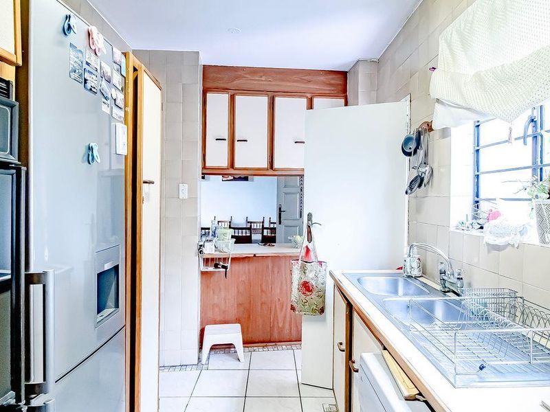 Spacious 3 bedroom ground floor flat - Photo 8