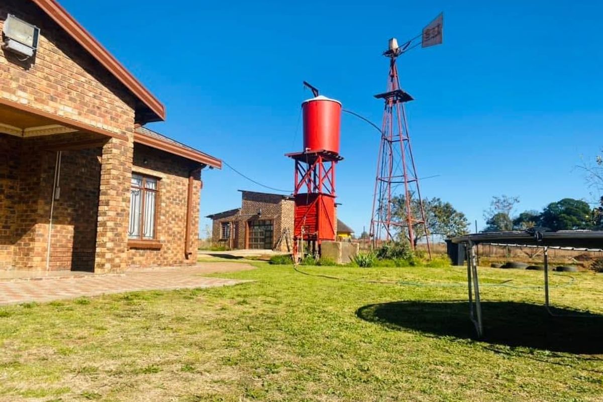 Farm Life Awaits! - Photo 3