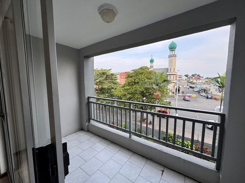 Comfortable 2-Bedroom Apt Close to Transport & Amenities - Photo 4