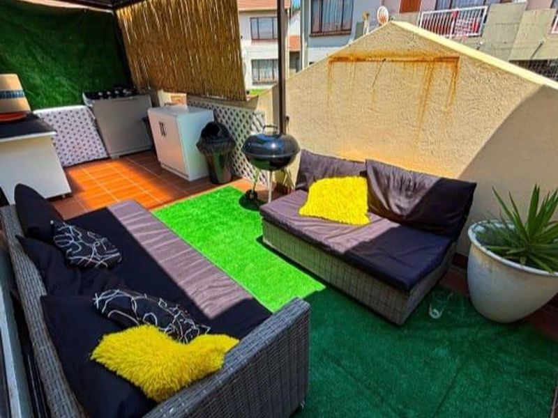 2 BedrTownhouse for Sale in Mondeor - Photo 7