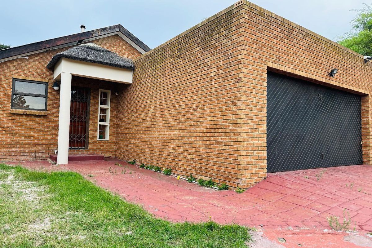 Spcious Home In The Heart of Parklands - Photo 2