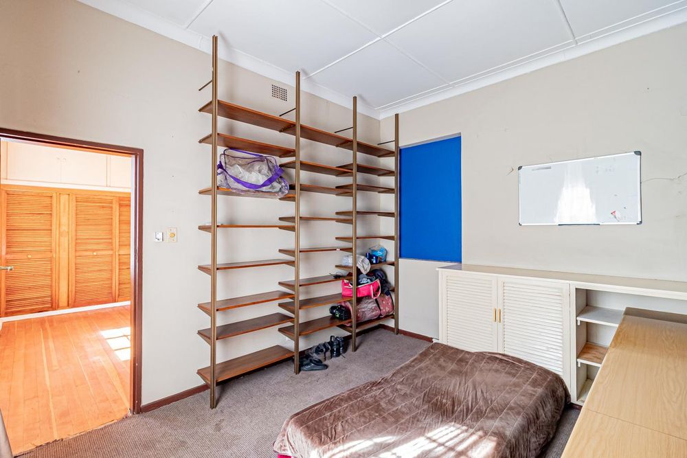  EXTRA ROOM LINKED TO BEDROOM 
