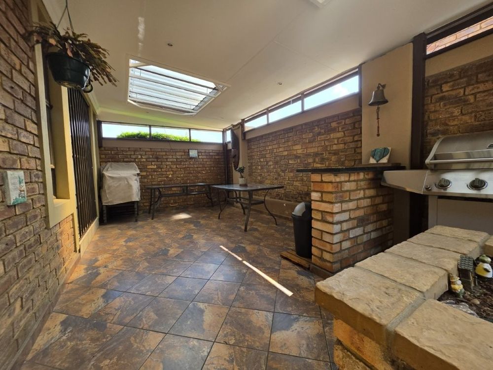 Lounge Patio/Entertaining Area