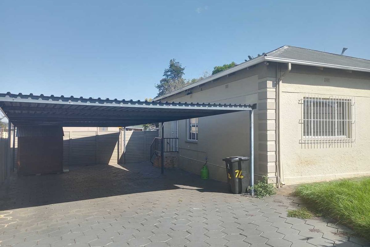 Modern Florentia Home with Business Potential on a Corner Stand - Photo 2