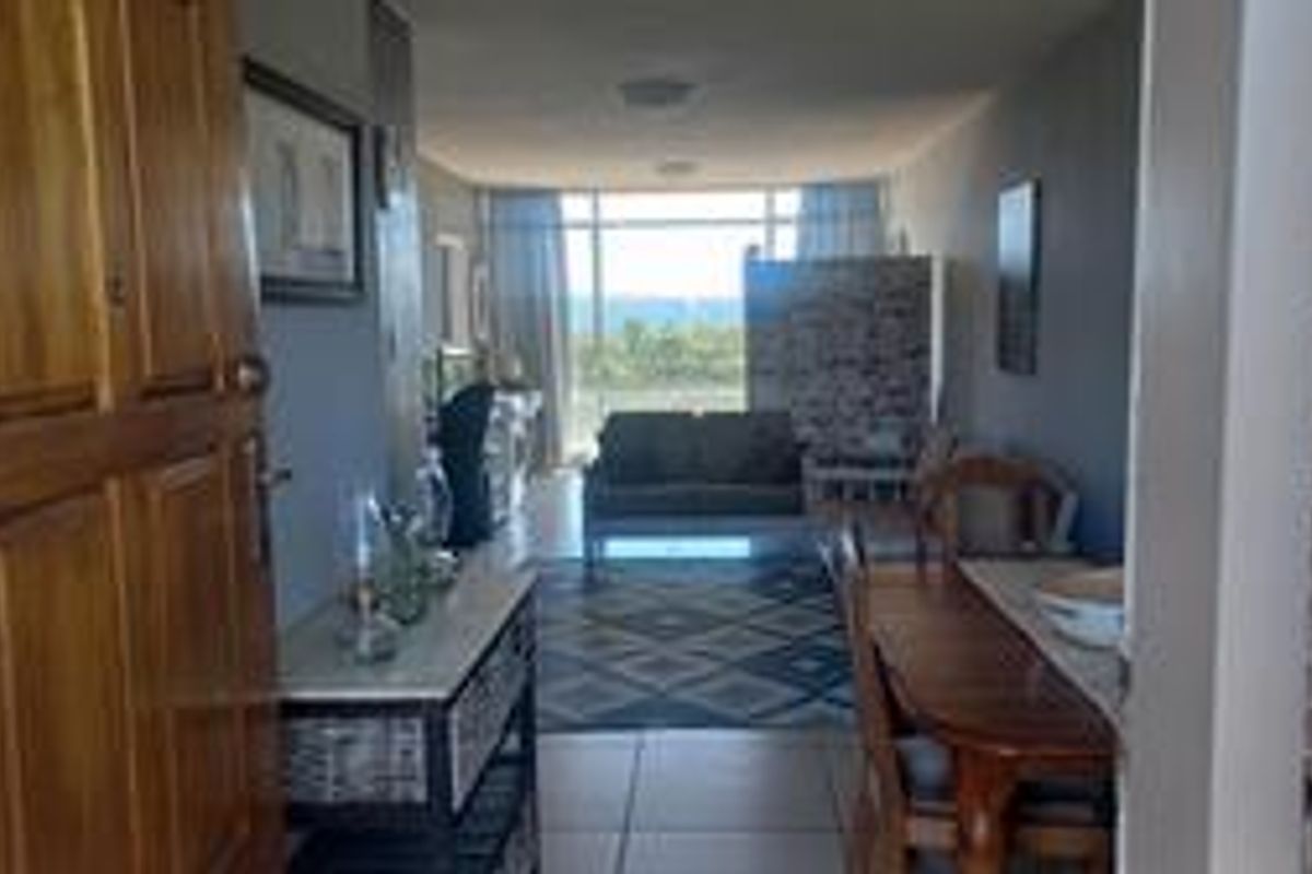 Beautiful  one bed with possibilities to move in and Stay! - Photo 2