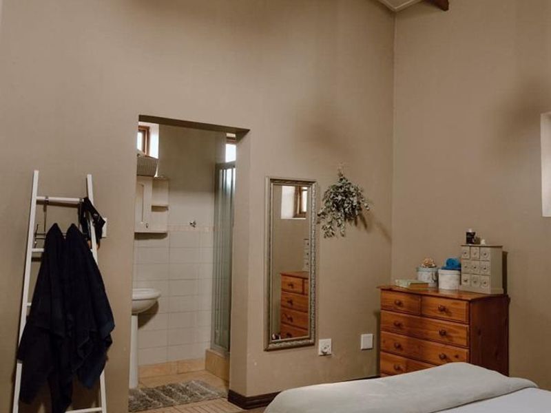 Spacious & Sunny 3-Bedroom Apartment in Prime Waterval East! - Photo 10