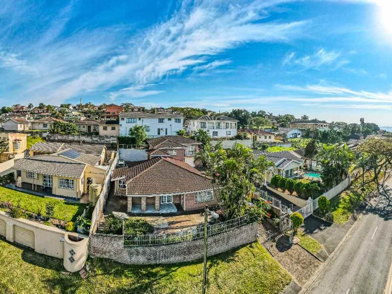 Spacious, Sea Views and Income Generating Family Home - Photo 3