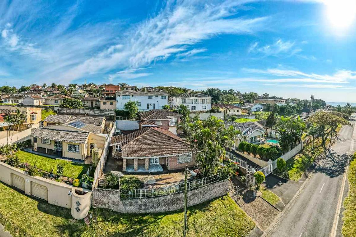 Spacious, Sea Views and Income Generating Family Home - Photo 3