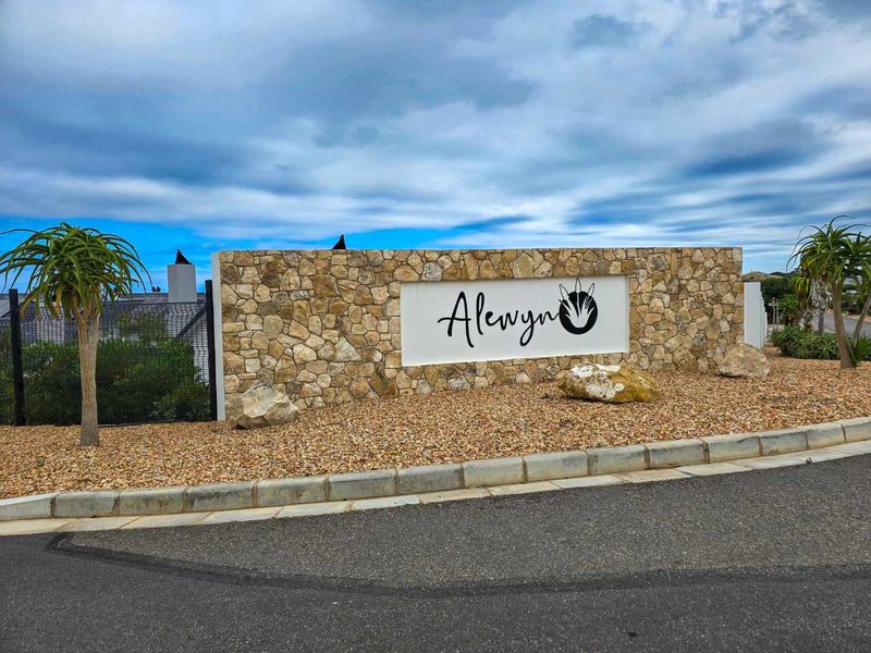 Charming  two bedroom ground floor unit for sale in Stilbaai-Wes. - Photo 2