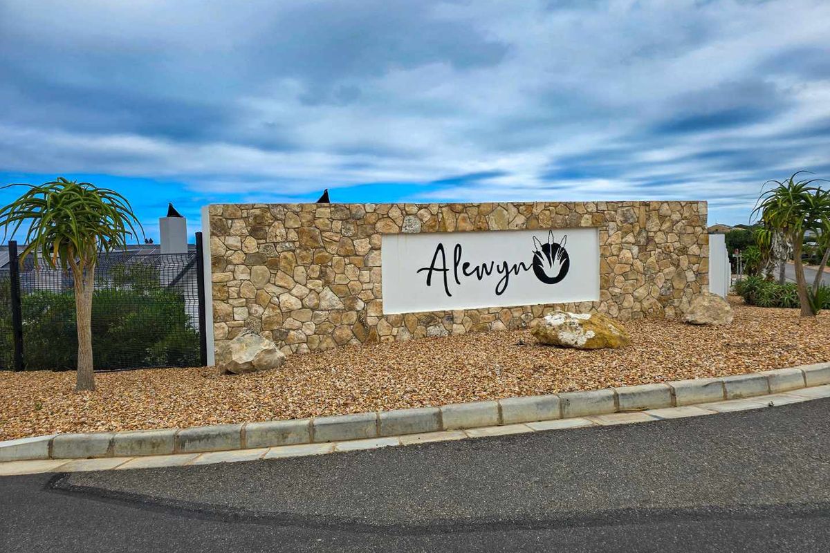 Charming  two bedroom ground floor unit for sale in Stilbaai-Wes. - Photo 2