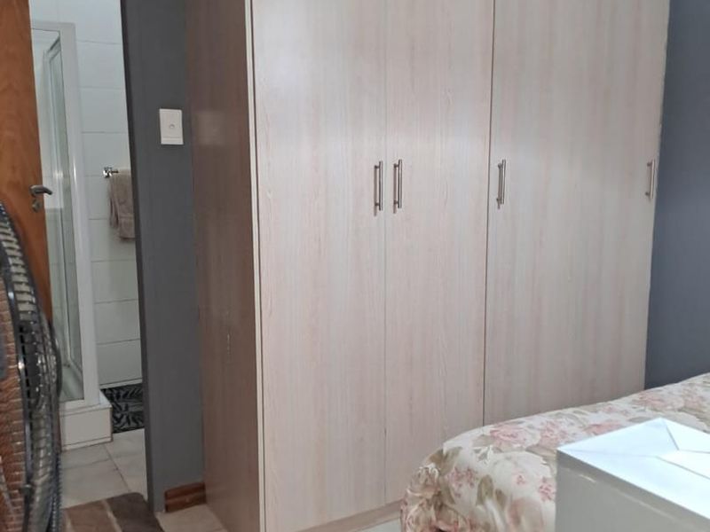 Stylish Loft Living in the Heart of Hillcrest – Perfect for Students & Young Professionals! - Photo 7