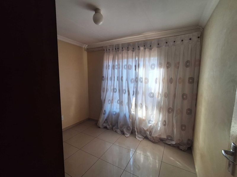 2 Bedroom House to Rent in The Orchards - Photo 8