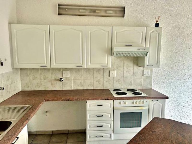 Beautiful Unfurnished One Bedroom apartment in Morningside FOR SALE - Photo 3