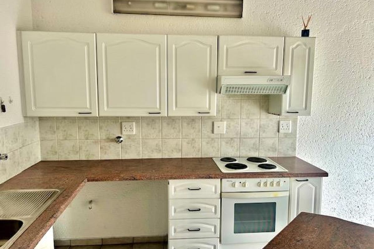 Beautiful Unfurnished One Bedroom apartment in Morningside FOR SALE - Photo 3