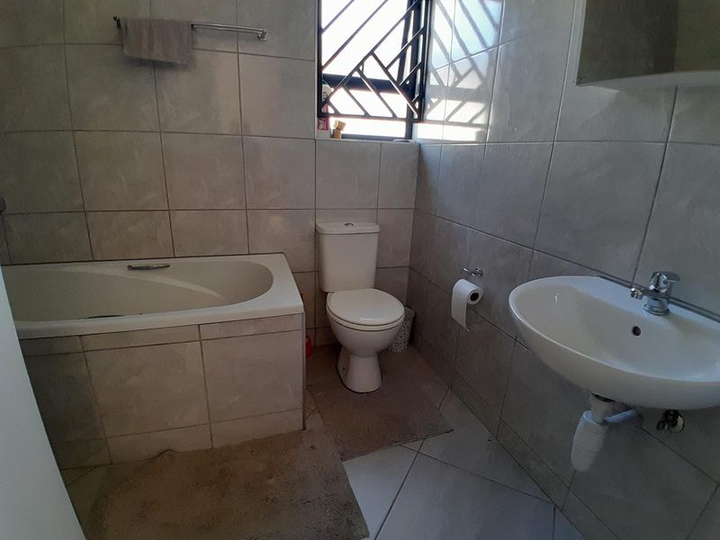 2 Bedroom House For Sale in Osona Village - Photo 9