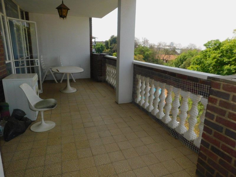Four bedroom apartment in Illovo - Photo 6