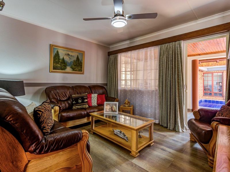 QUALITY 4/5 BEDROOMED HOME IN SECURE BOOMED AREA - Photo 7